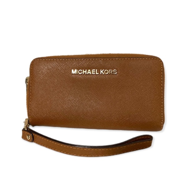 MICHAEL Michael Kors Handbags - 🤎 MICHAEL KORS🤎 brown zip wallet.